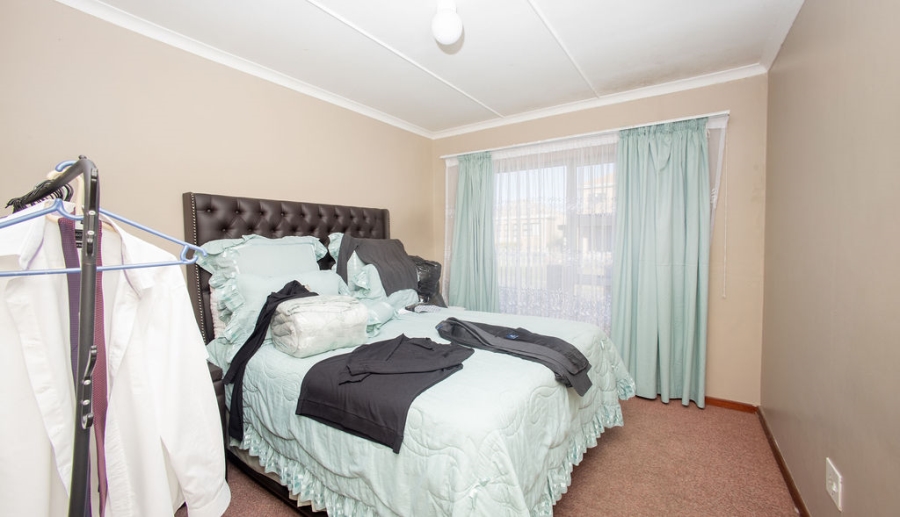 4 Bedroom Property for Sale in Sunnyridge Eastern Cape